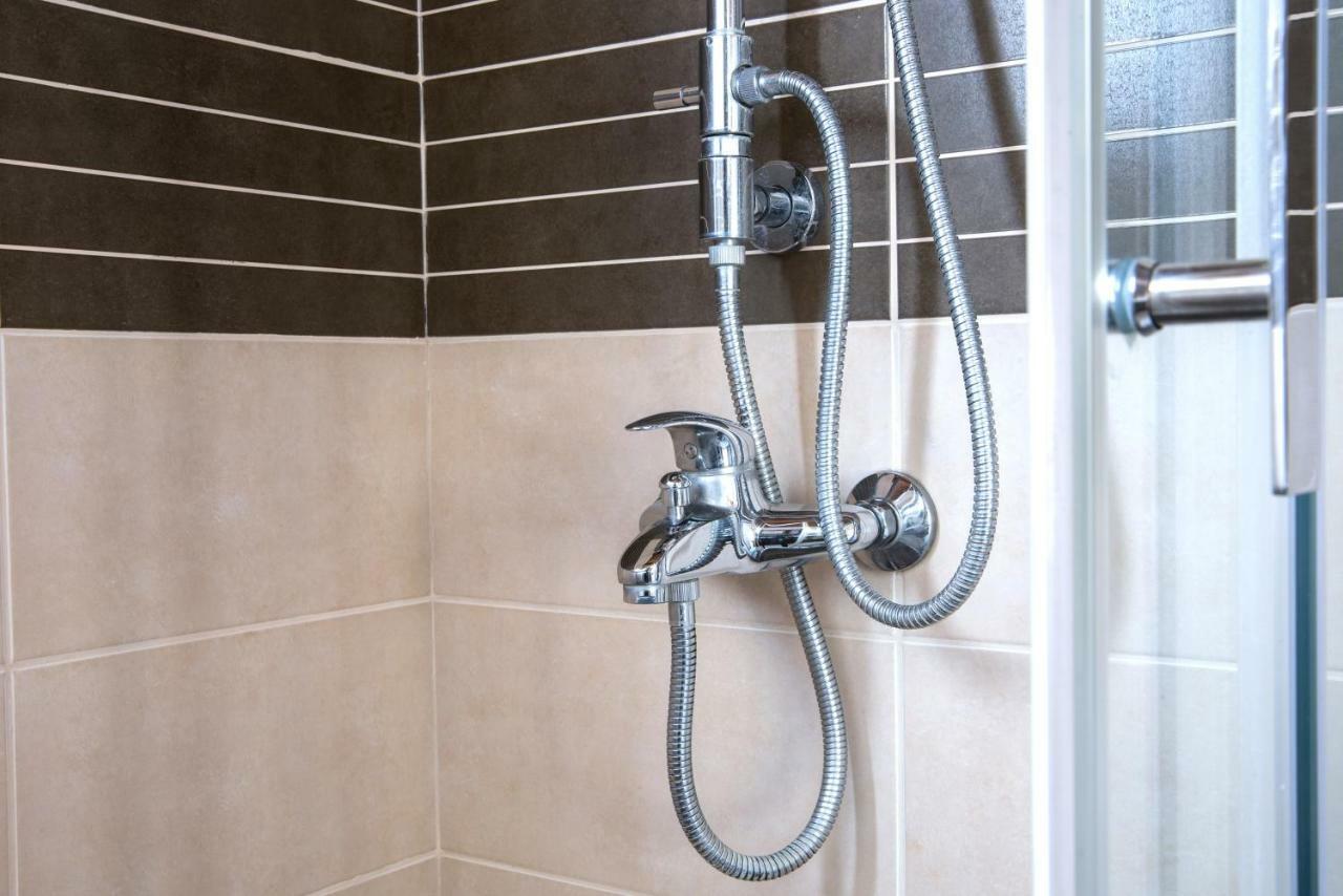Top Floor Modern Studio In Central Koropi Apartment Ngoại thất bức ảnh